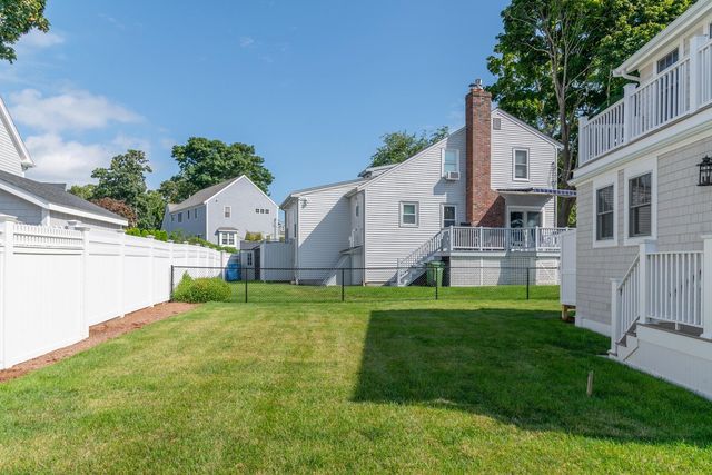 10 Vesper Avenue, Falmouth, MA 02540