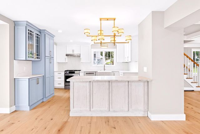 10 Vesper Avenue, Falmouth, MA 02540