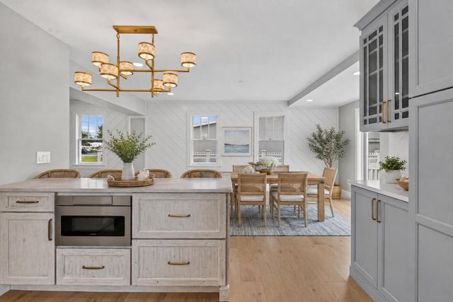 10 Vesper Avenue, Falmouth, MA 02540