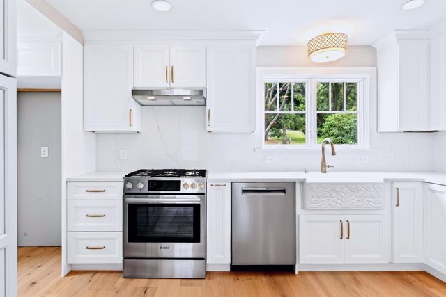 10 Vesper Avenue, Falmouth, MA 02540