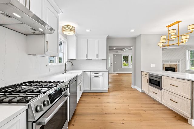 10 Vesper Avenue, Falmouth, MA 02540
