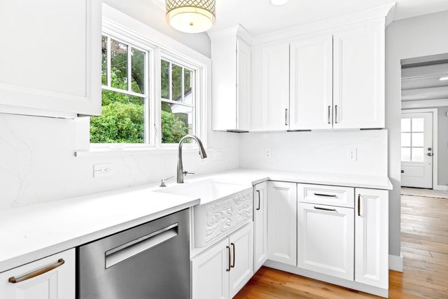 10 Vesper Avenue, Falmouth, MA 02540