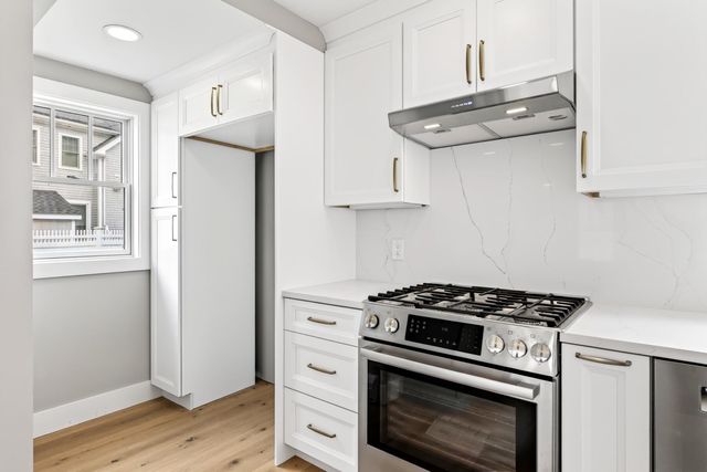 10 Vesper Avenue, Falmouth, MA 02540