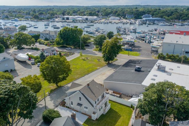10 Vesper Avenue, Falmouth, MA 02540