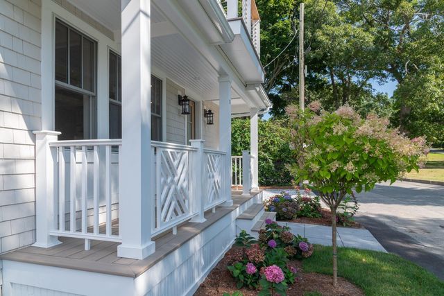 10 Vesper Avenue, Falmouth, MA 02540
