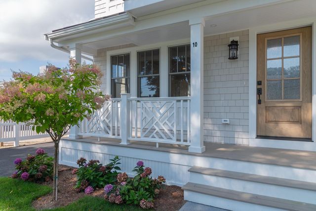10 Vesper Avenue, Falmouth, MA 02540
