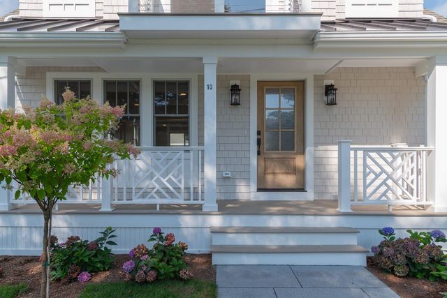 10 Vesper Avenue, Falmouth, MA 02540