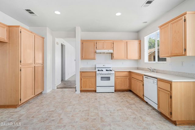 42955 Carpenter Drive, Lancaster, CA 93535