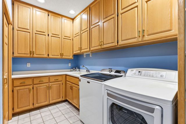 8148 Ithaca Lane N, Maple Grove, MN 55311