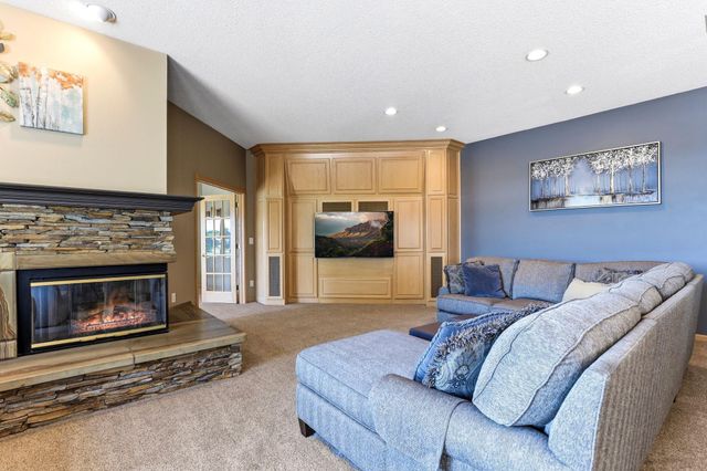 8148 Ithaca Lane N, Maple Grove, MN 55311