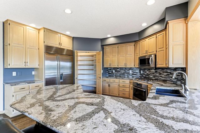 8148 Ithaca Lane N, Maple Grove, MN 55311