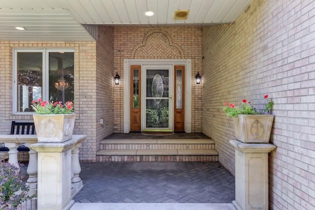 8148 Ithaca Lane N, Maple Grove, MN 55311