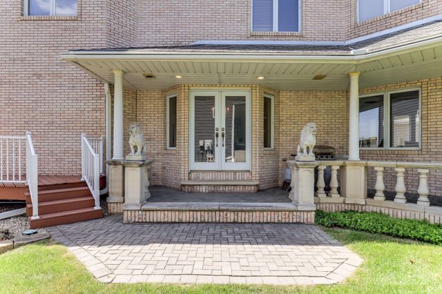 8148 Ithaca Lane N, Maple Grove, MN 55311