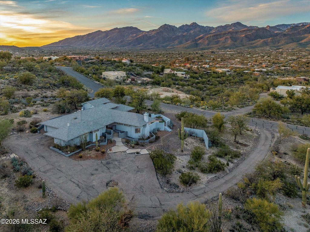 Image 2 of property listing at 9912 E Mount Pleasant Drive, Tucson, AZ 85749