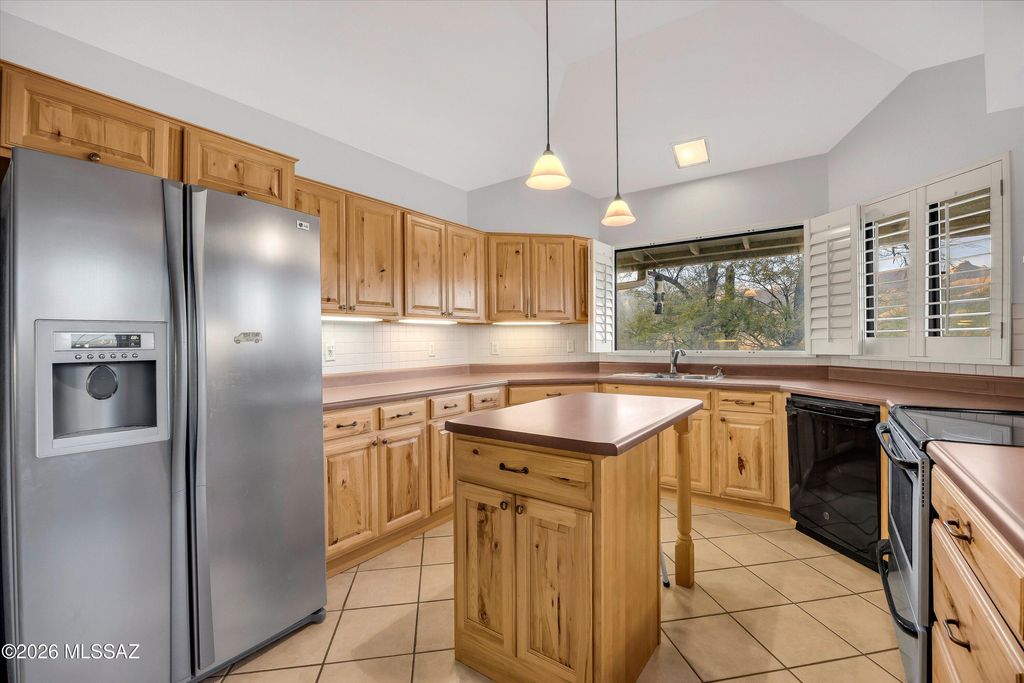 Image 21 of property listing at 9912 E Mount Pleasant Drive, Tucson, AZ 85749