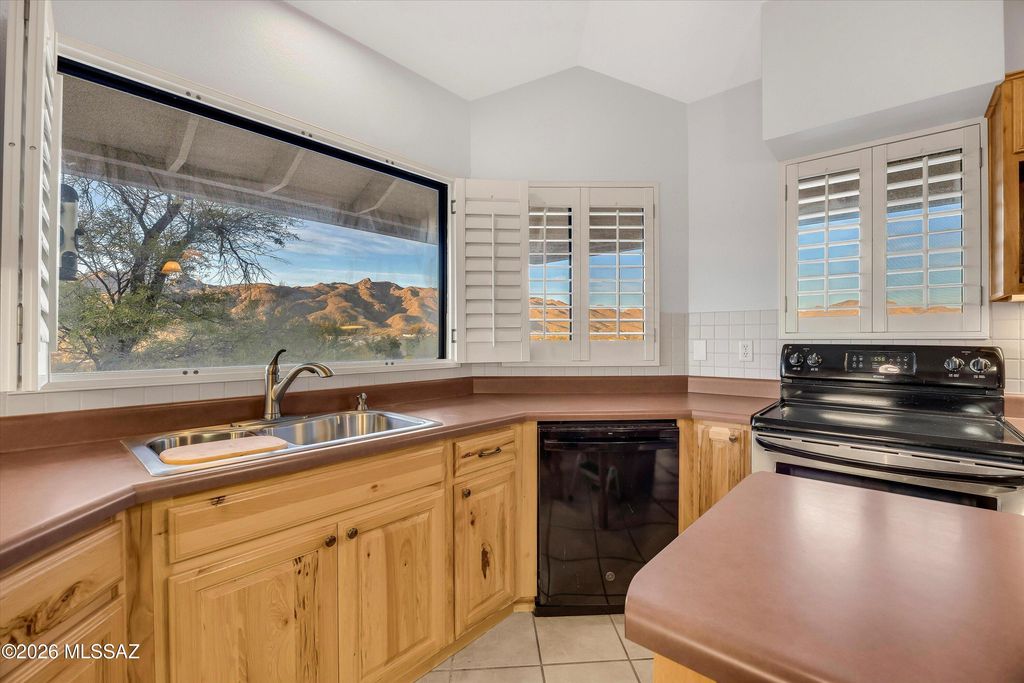 Image 22 of property listing at 9912 E Mount Pleasant Drive, Tucson, AZ 85749