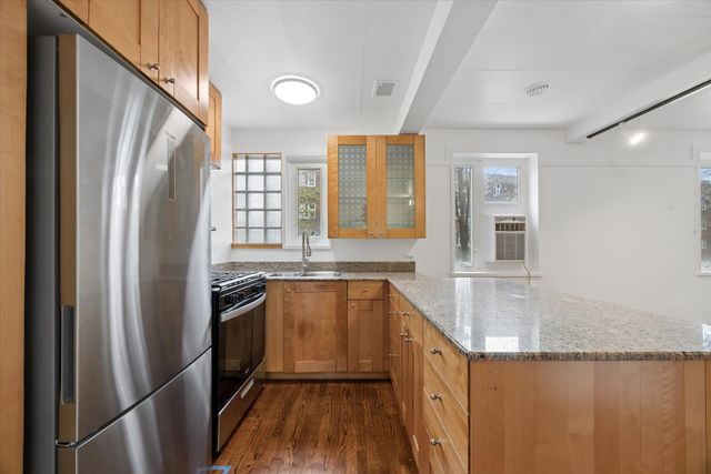 7208 OAK Avenue 2SE, River Forest, IL 60305