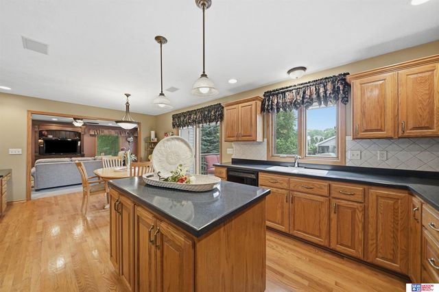 1930 Davenport Drive, Lincoln, NE 68512