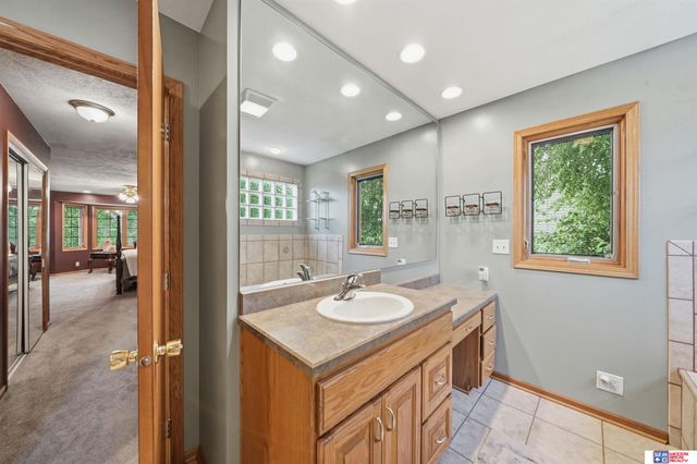 1930 Davenport Drive, Lincoln, NE 68512