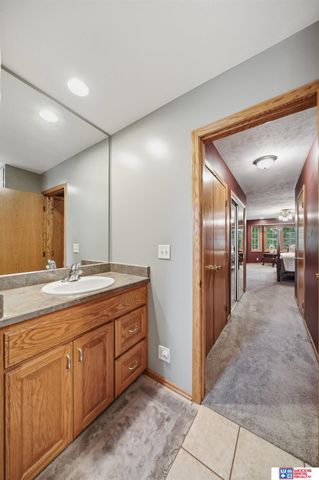 1930 Davenport Drive, Lincoln, NE 68512