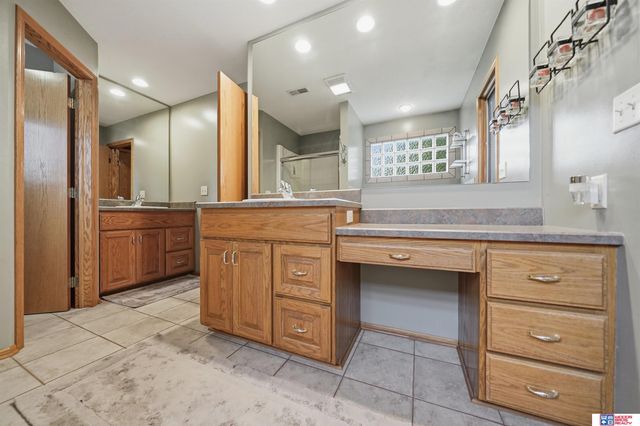 1930 Davenport Drive, Lincoln, NE 68512