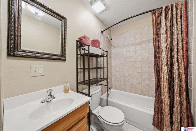 1930 Davenport Drive, Lincoln, NE 68512