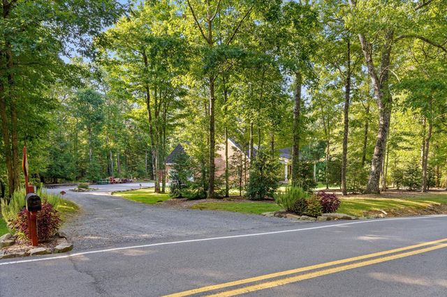 692 Clear Brooks Drive, Signal Mountain, TN 37377