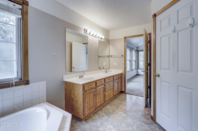 1842 Mountain Ash Drive, Joplin, MO 64801
