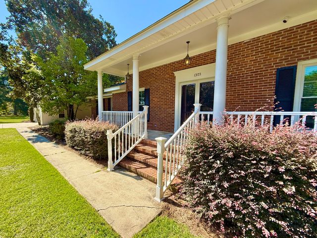 1305 Salem Road, Hartsville, SC 29550