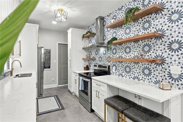 700 E 43rd Street, Kansas City, MO 64110