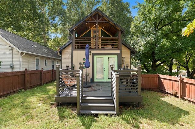 700 E 43rd Street, Kansas City, MO 64110