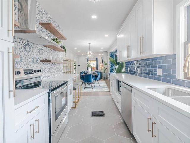 700 E 43rd Street, Kansas City, MO 64110