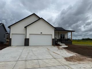 5852 N Newport Ct, Park City, KS 67219