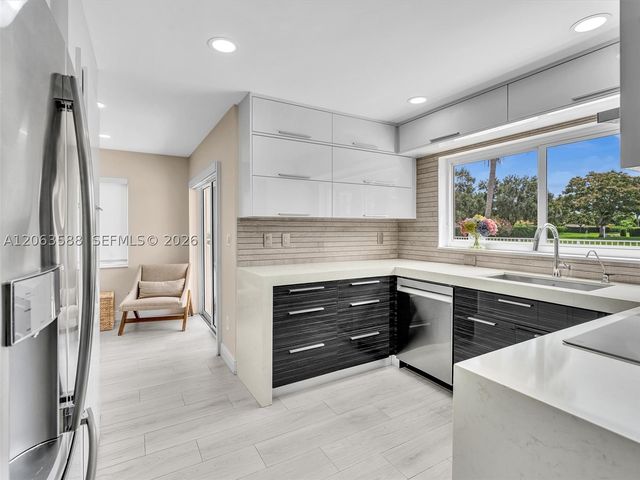 1385 NW 192nd Ter, Pembroke Pines, FL 33029