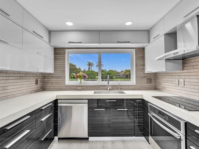 1385 NW 192nd Ter, Pembroke Pines, FL 33029