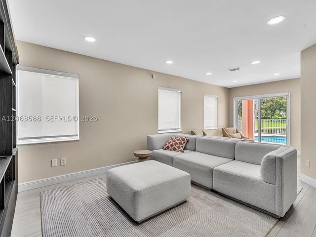 1385 NW 192nd Ter, Pembroke Pines, FL 33029