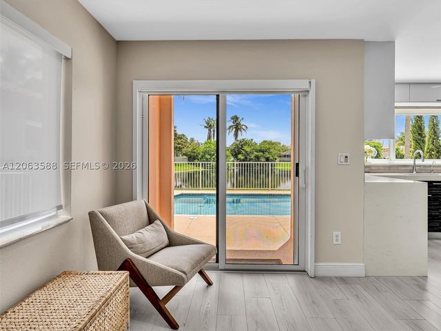 1385 NW 192nd Ter, Pembroke Pines, FL 33029