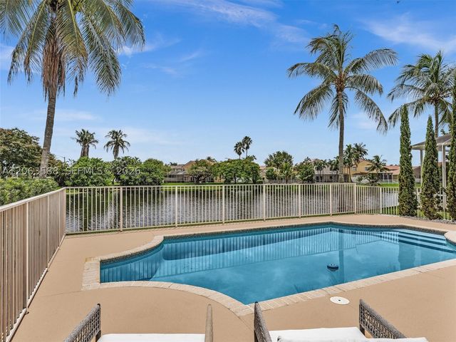 1385 NW 192nd Ter, Pembroke Pines, FL 33029