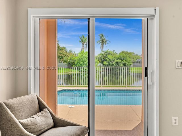 1385 NW 192nd Ter, Pembroke Pines, FL 33029