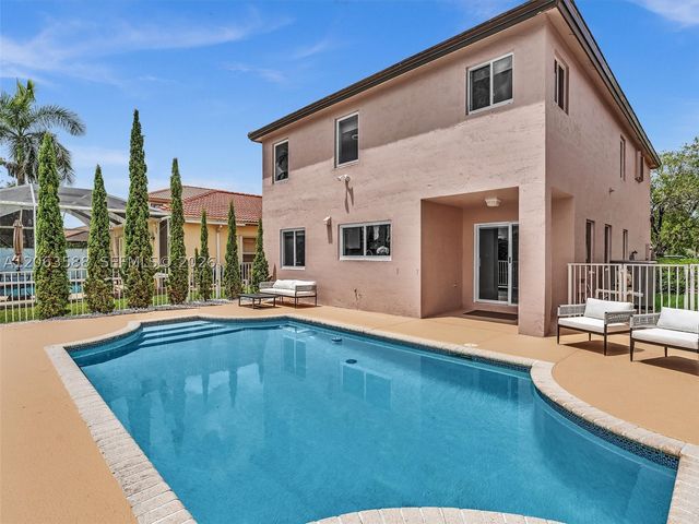 1385 NW 192nd Ter, Pembroke Pines, FL 33029