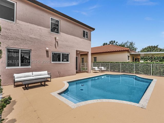 1385 NW 192nd Ter, Pembroke Pines, FL 33029