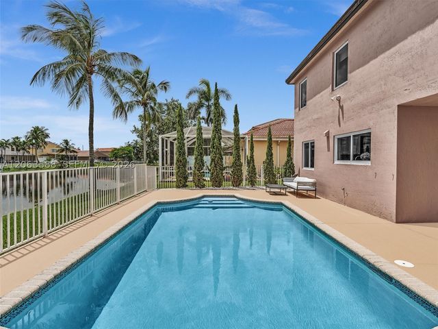 1385 NW 192nd Ter, Pembroke Pines, FL 33029