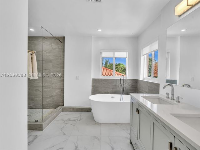 1385 NW 192nd Ter, Pembroke Pines, FL 33029