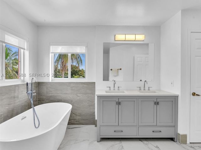 1385 NW 192nd Ter, Pembroke Pines, FL 33029