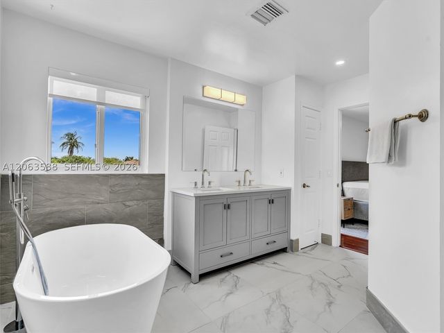 1385 NW 192nd Ter, Pembroke Pines, FL 33029