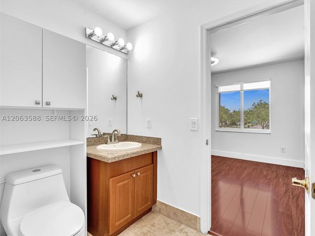 1385 NW 192nd Ter, Pembroke Pines, FL 33029