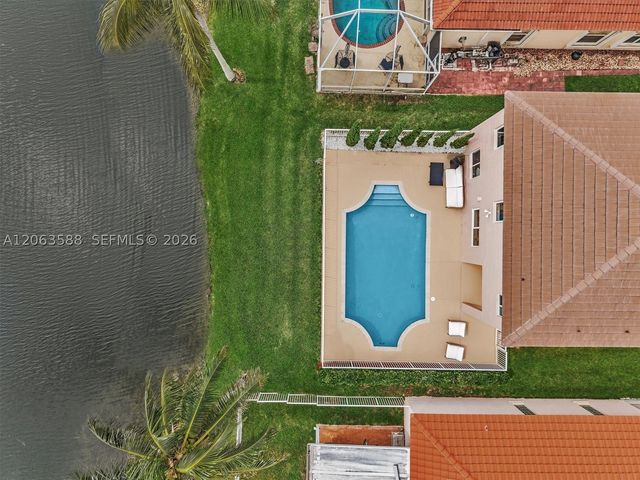 1385 NW 192nd Ter, Pembroke Pines, FL 33029