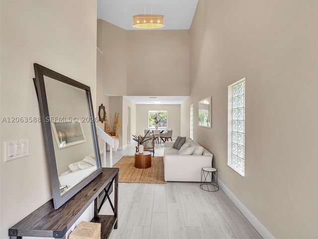 1385 NW 192nd Ter, Pembroke Pines, FL 33029