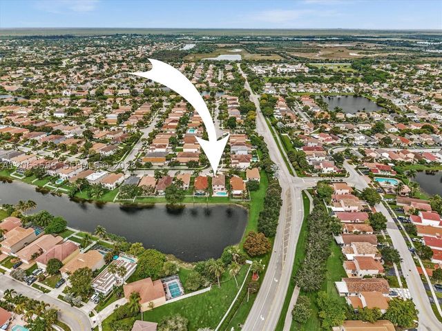 1385 NW 192nd Ter, Pembroke Pines, FL 33029