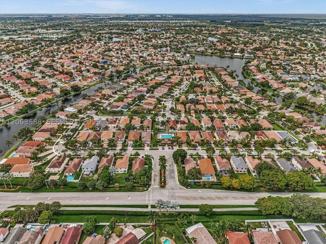 1385 NW 192nd Ter, Pembroke Pines, FL 33029